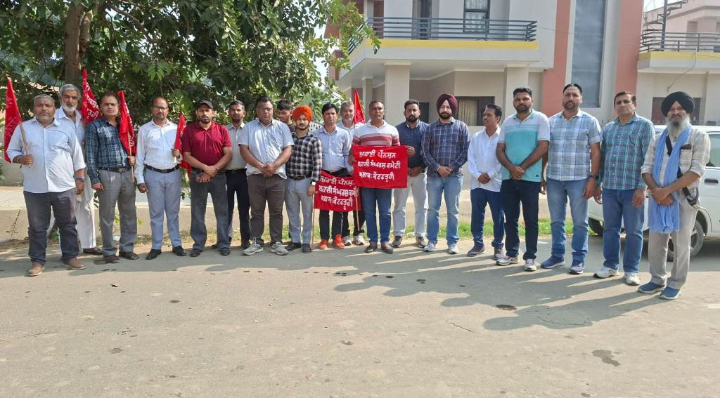 A group of NPS employees left from Kot Fatuhi block for the Tarn Taran flag march